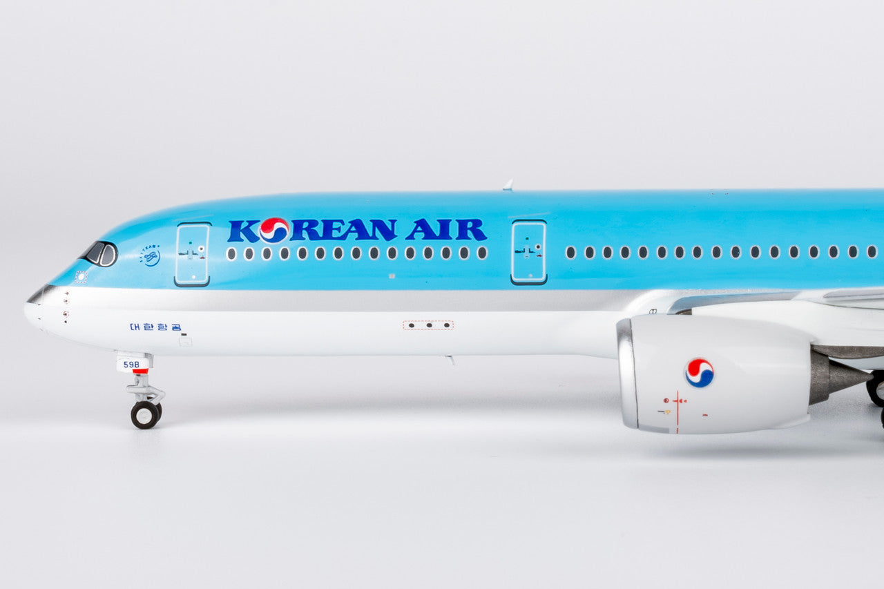 KOREAN AIRLINES "1ST A350 TO KE" A350-900