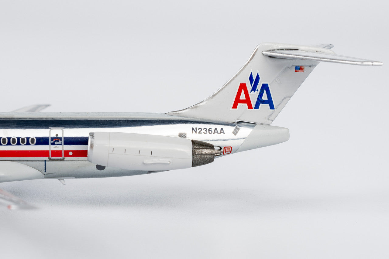 AMERICAN AIRLINES (BLACK NOSECONE) MD-82