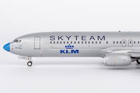 KLM DUCTH ROYAL AIRLINES "SKYTEAM" B737-900ER/W