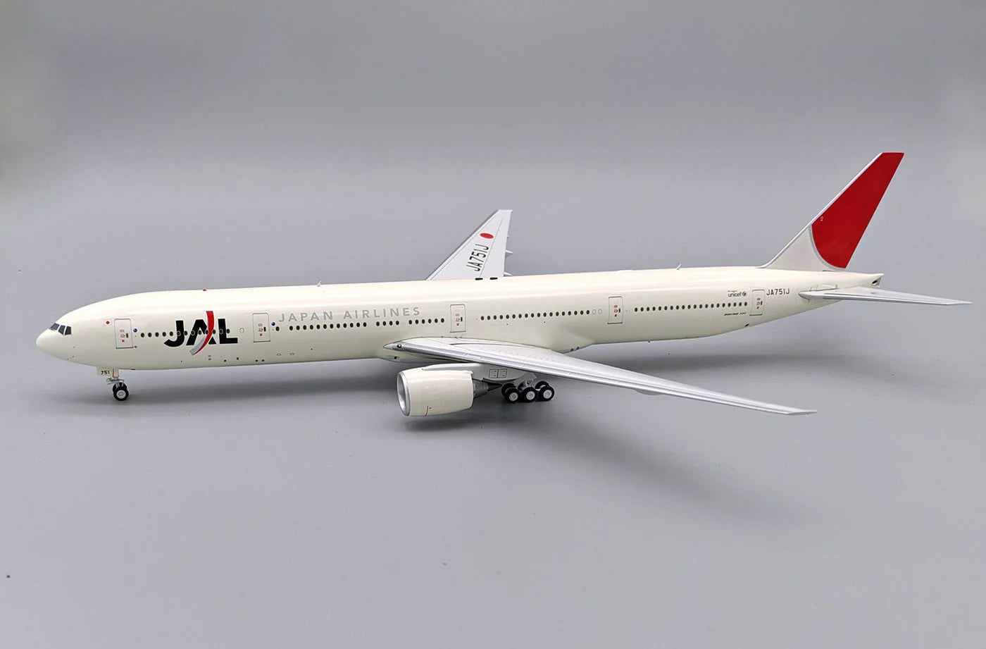 JAPAN AIRLINES B777-300 JA751IJ