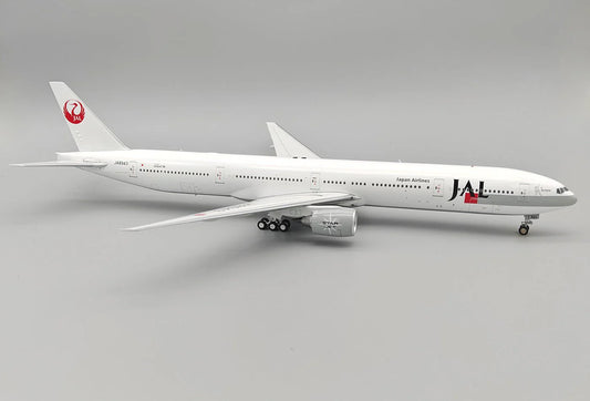 JAPAN AIRLINES B777-300 JA8943