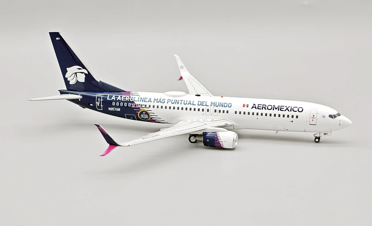 AEROMEXICO B737-800