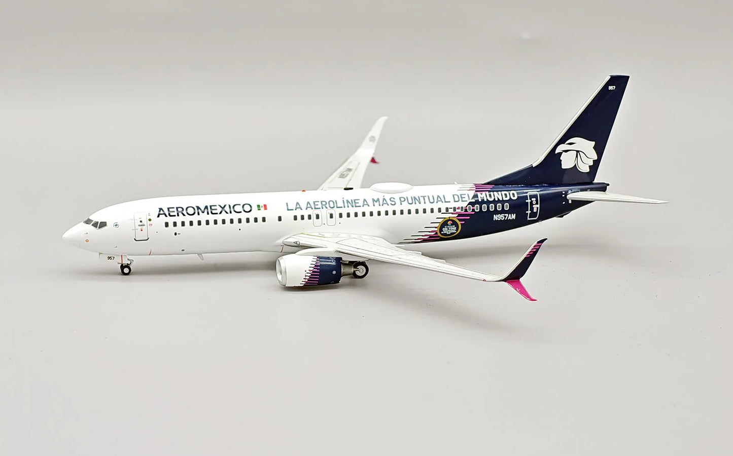 AEROMEXICO B737-800